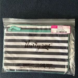 NWT Thirty-one Pocket a Tote. Retired. Navy wave. See photos for ways to use.